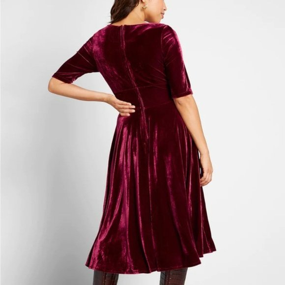 ModCloth x Collectif Vixen Match Velvet Dress - New With Tags - Picture 3 of 4